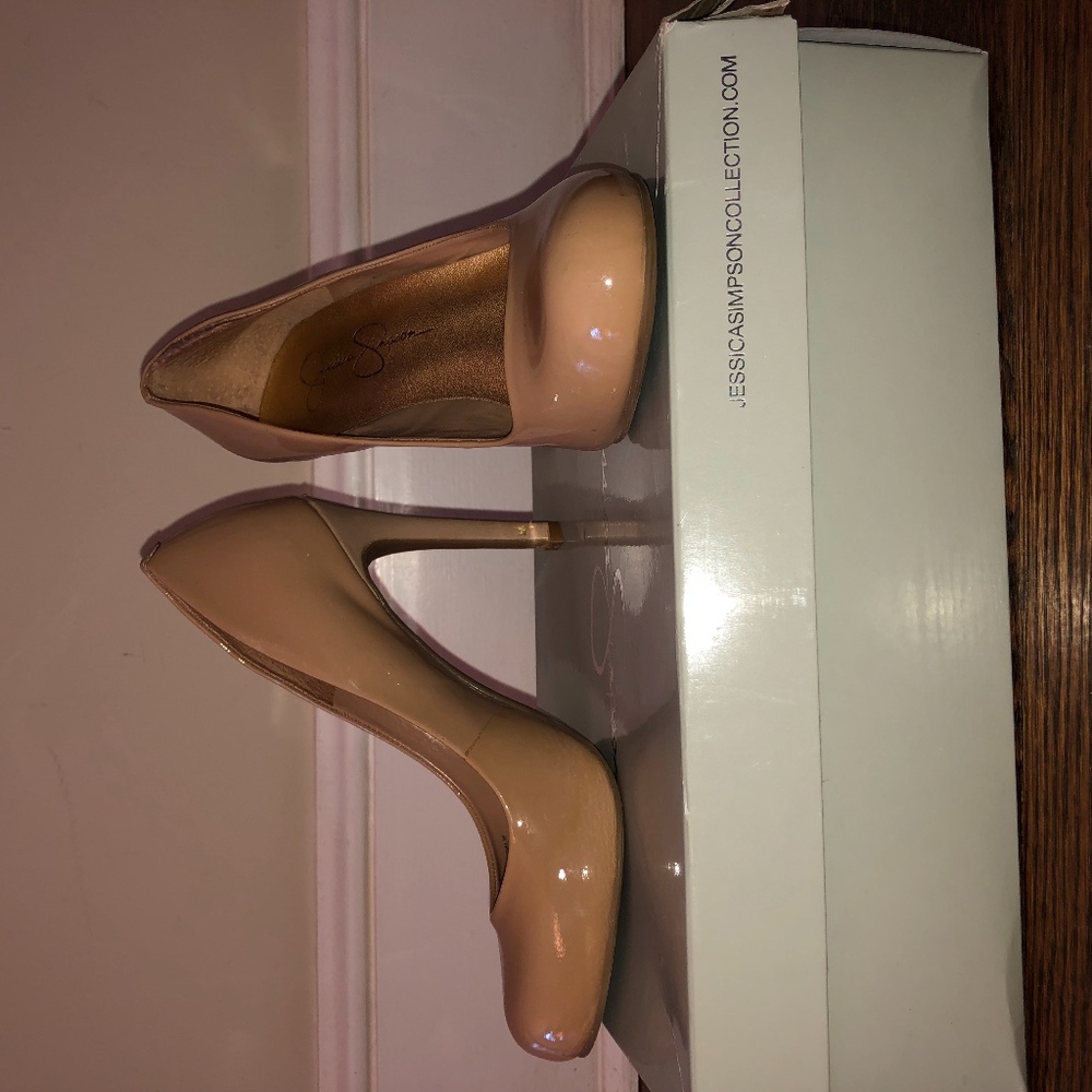 Jessica Simpson Close Toed Heels, Nude Patent 6M
